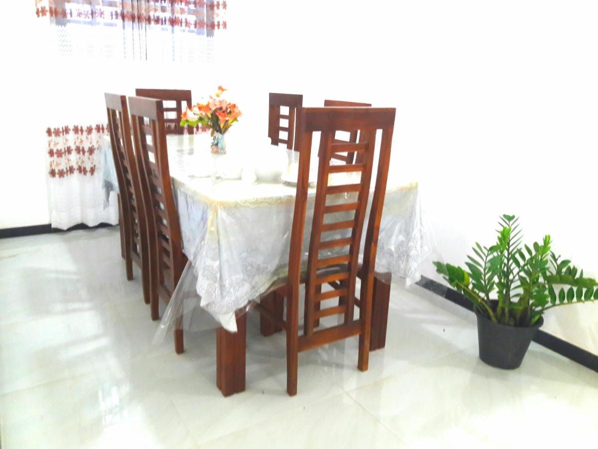Mango Villa Хикадува Екстериор снимка
