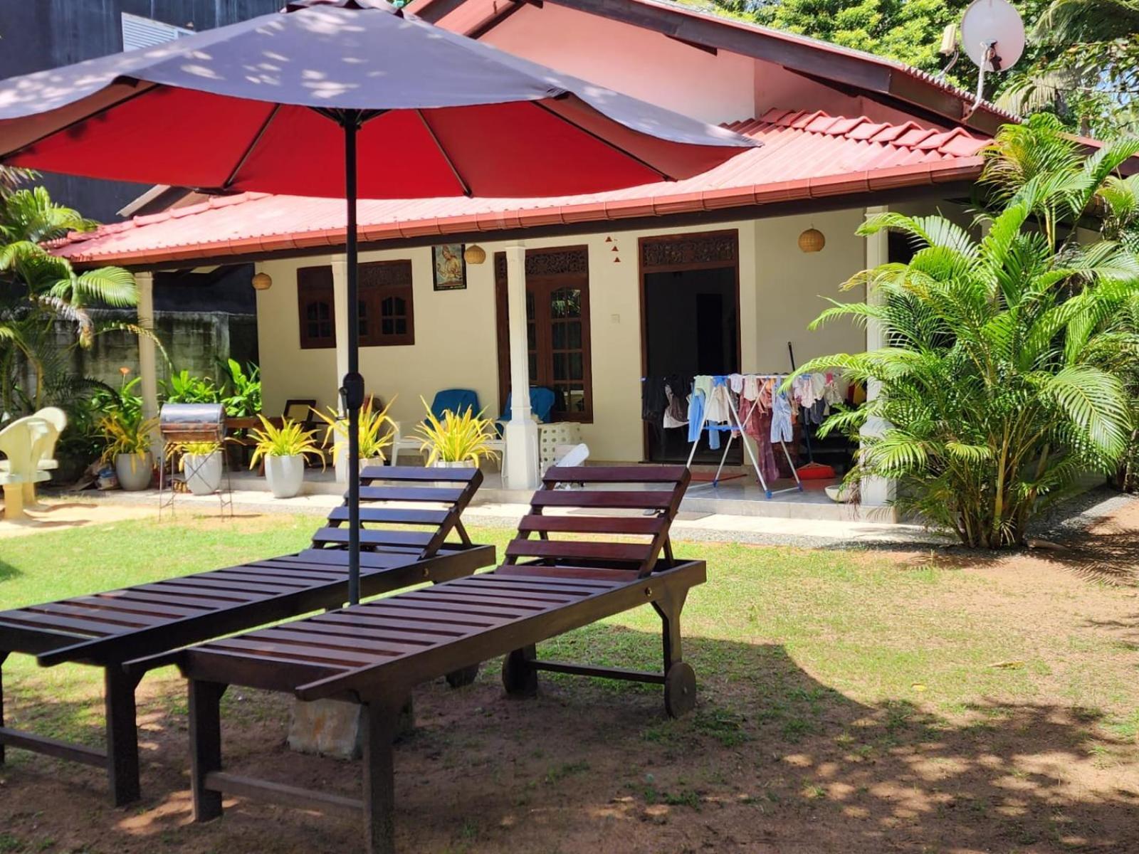 Mango Villa Хикадува Екстериор снимка