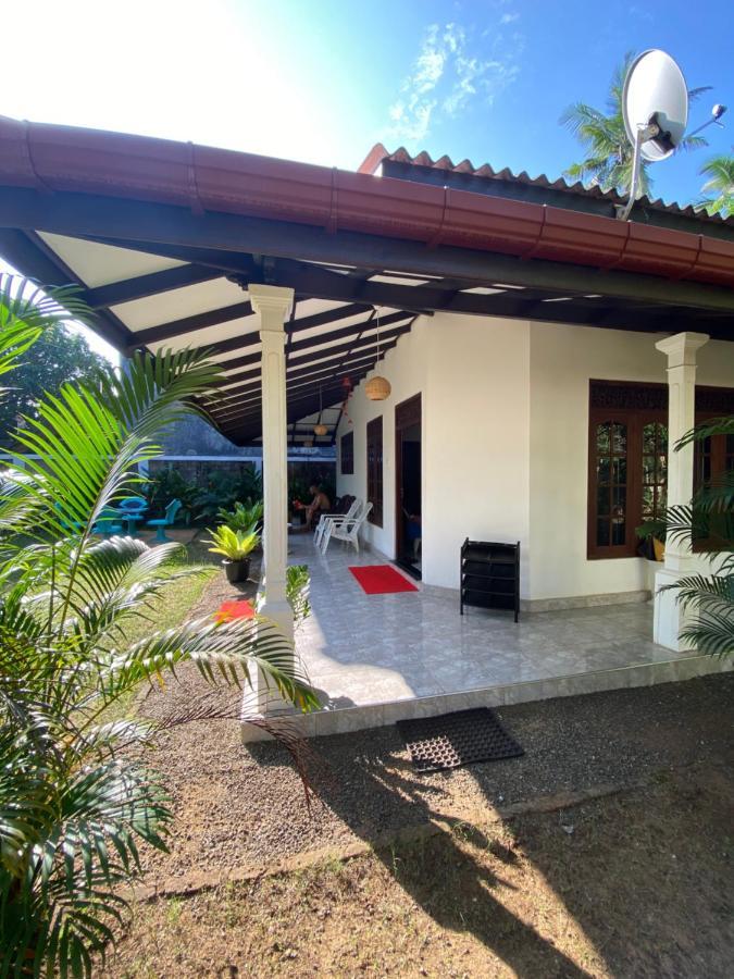 Mango Villa Хикадува Екстериор снимка