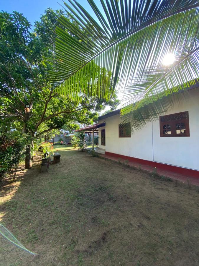 Mango Villa Хикадува Екстериор снимка