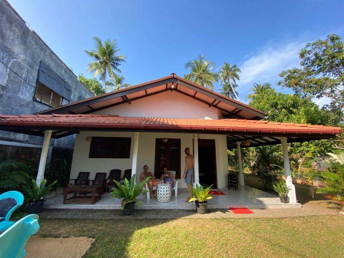 Mango Villa Хикадува Екстериор снимка